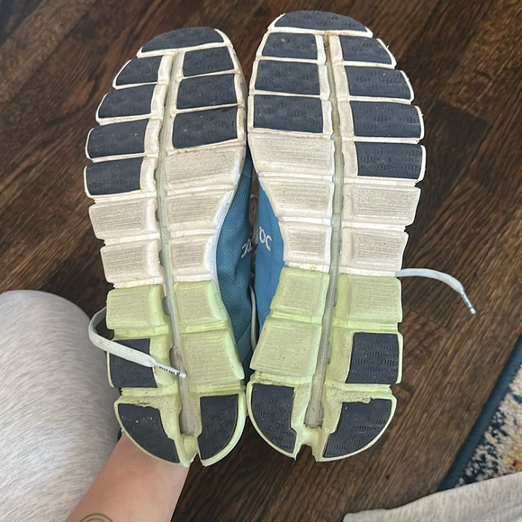 Women’s On clouds - Picture 3 of 4